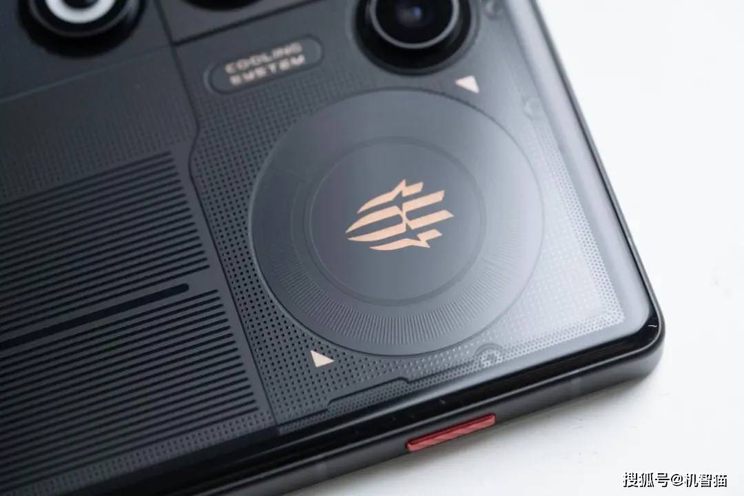 红魔11 Air测评：游戏手机的巧妙平衡点